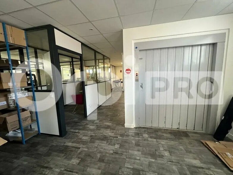 Local d'activités dans Saulx-les-Chartreux à vendre - Photo de l’immeuble – Image 3 sur 13