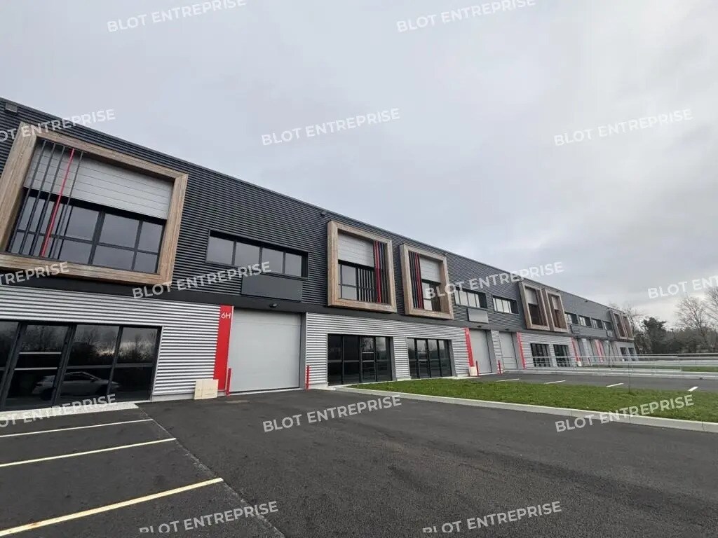 Industriel/Logistique dans Saint-Étienne-de-Montluc à louer Photo de l’immeuble– Image 1 sur 8