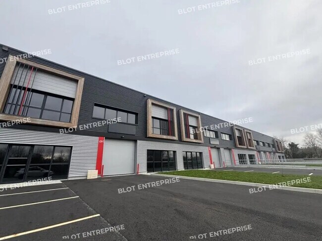 Plus de détails pour Le Bois De La Noue, Saint-Étienne-de-Montluc - Industriel/Logistique à louer