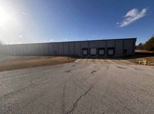 281 Industrial Dr, Gretna, VA à louer - Photo de l’immeuble – Image 3 sur 13