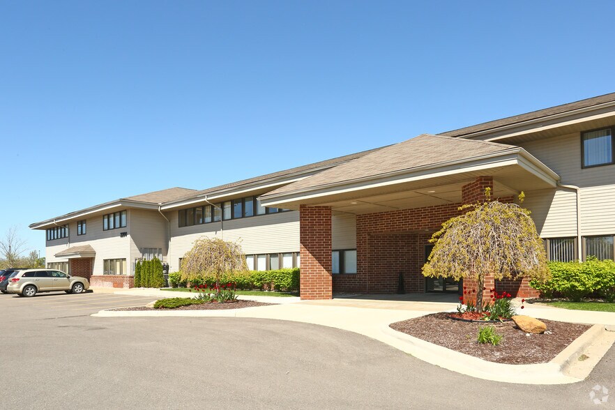 2200 N Canton Center Rd, Canton, MI à louer - Photo de l’immeuble – Image 2 sur 6
