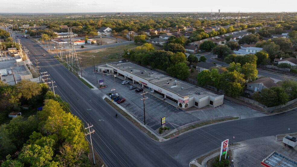 12107 Toepperwein Rd, San Antonio, TX à louer - Photo de l’immeuble – Image 2 sur 7