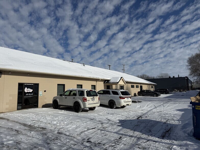 4425 Manchester Rd, Kalamazoo, MI à louer - Photo de l’immeuble – Image 2 sur 14