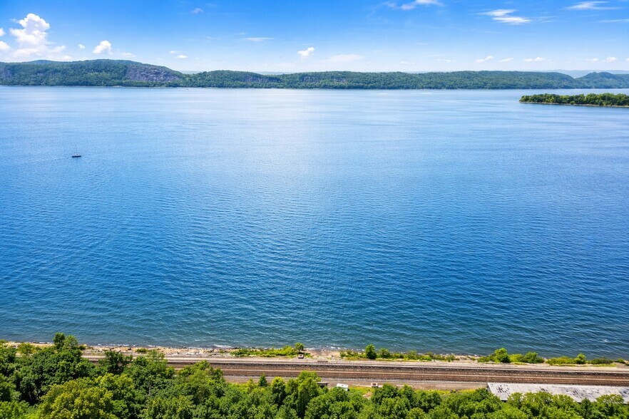 36 N Water St, Ossining, NY à vendre - Photo principale – Image 1 sur 15
