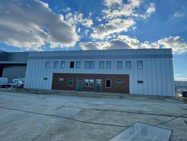 Plus de détails pour Bureau, Local d'activités à louer