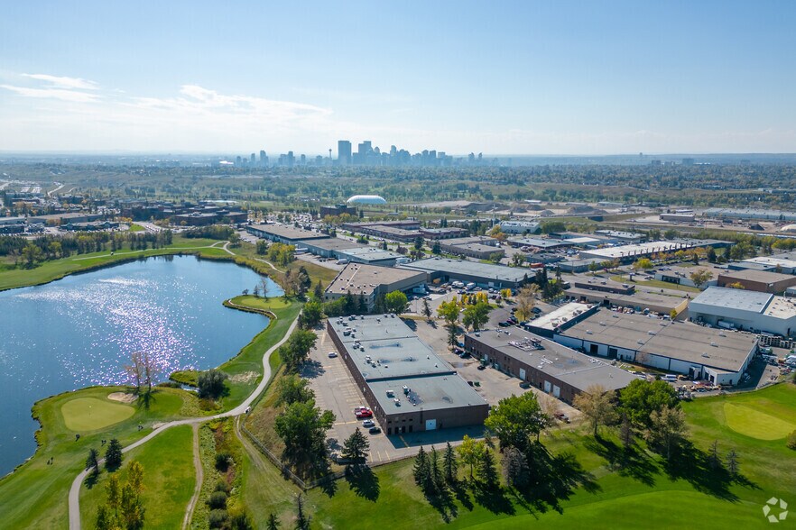 1338 36th Ave NE, Calgary, AB à louer - Aérien – Image 2 sur 10