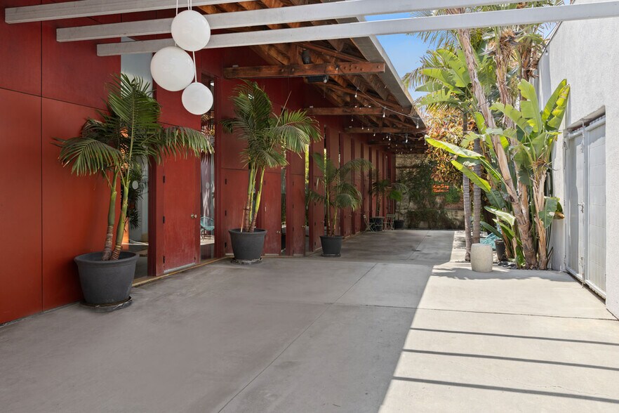 718 N Figueroa St, Los Angeles, CA à louer - Photo de l’immeuble – Image 3 sur 28
