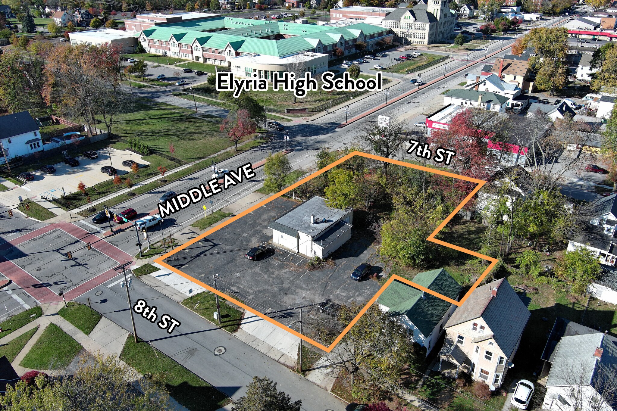 714 Middle Ave, Elyria, OH à vendre Photo de l’immeuble– Image 1 sur 7