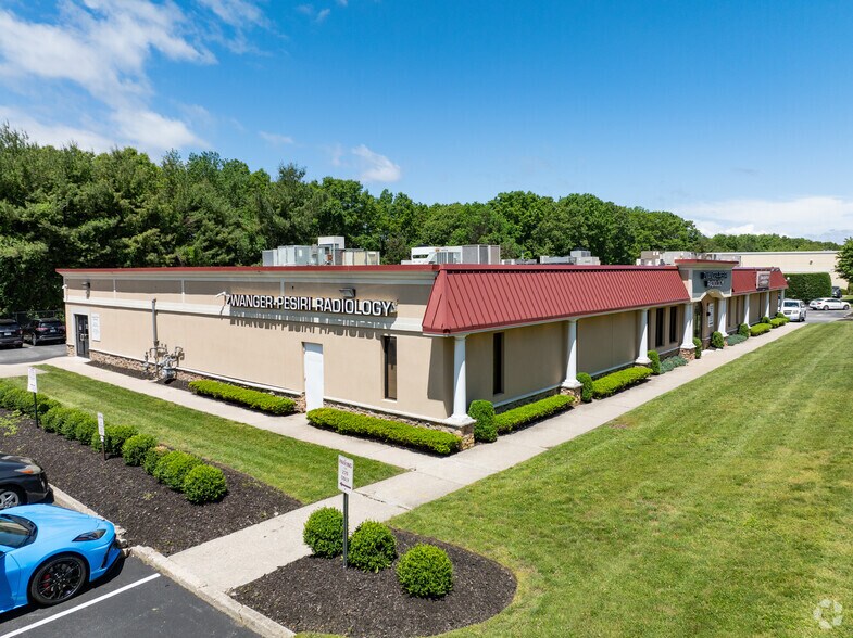 226 N Belle Mead Rd, Setauket, NY à vendre - Photo de l’immeuble – Image 2 sur 11