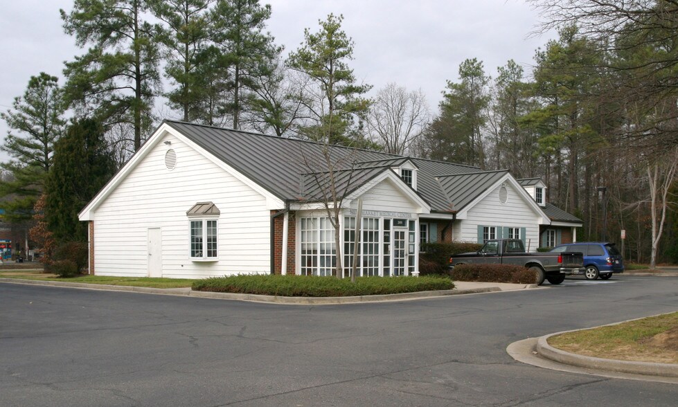 2660 & 2664 New Market Road Portfolio portefeuille de 2 biens à vendre sur LoopNet.fr - Photo principale – Image 1 sur 4