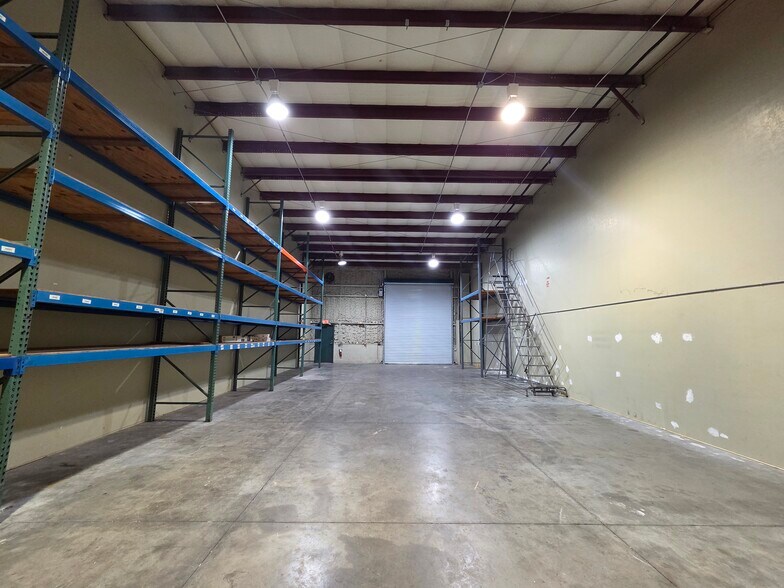 7997 Mercantile St, North Fort Myers, FL à louer - Photo de l’immeuble – Image 3 sur 6