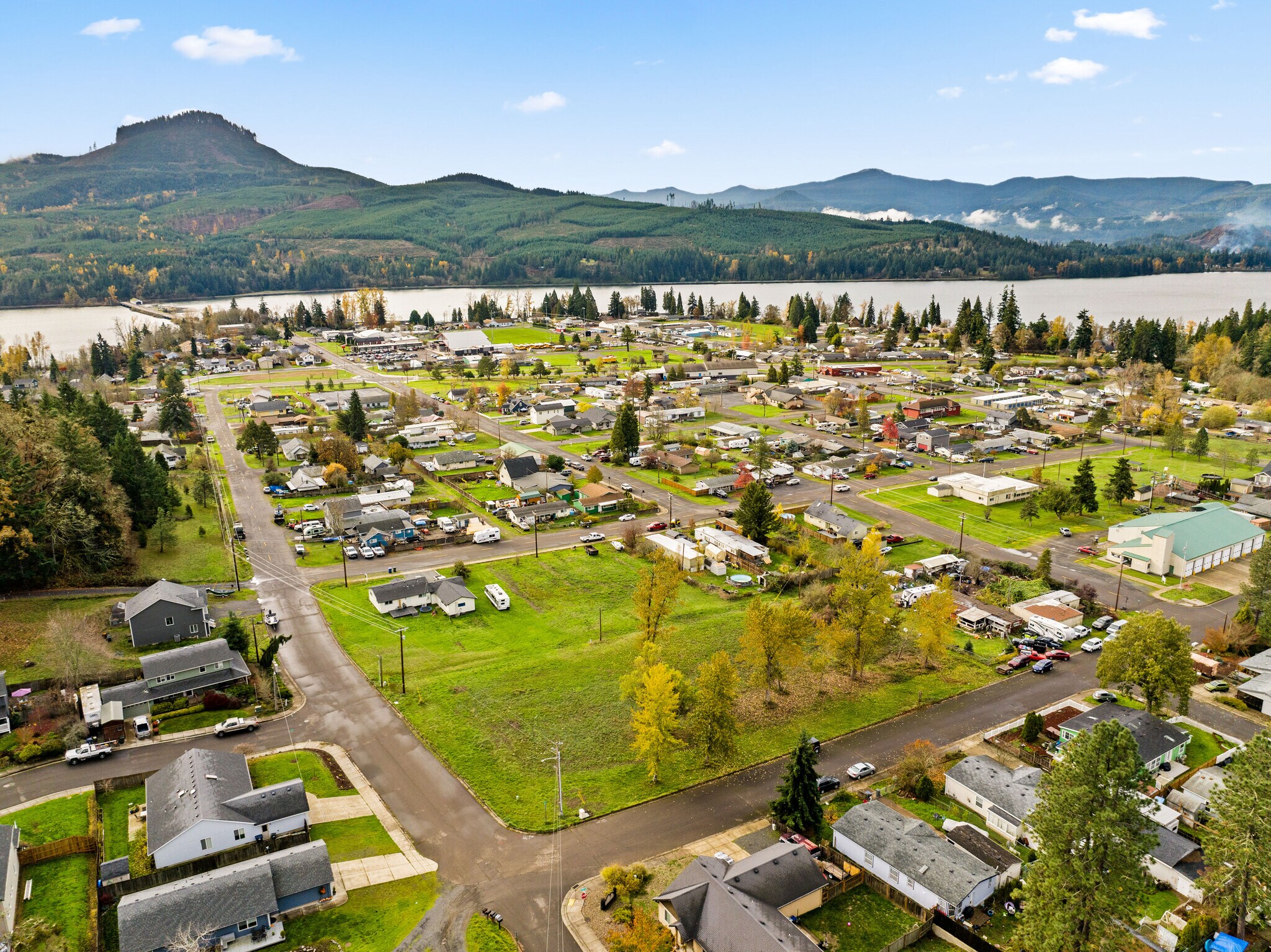 287 E 3rd St, Lowell, OR à vendre Photo principale– Image 1 sur 9