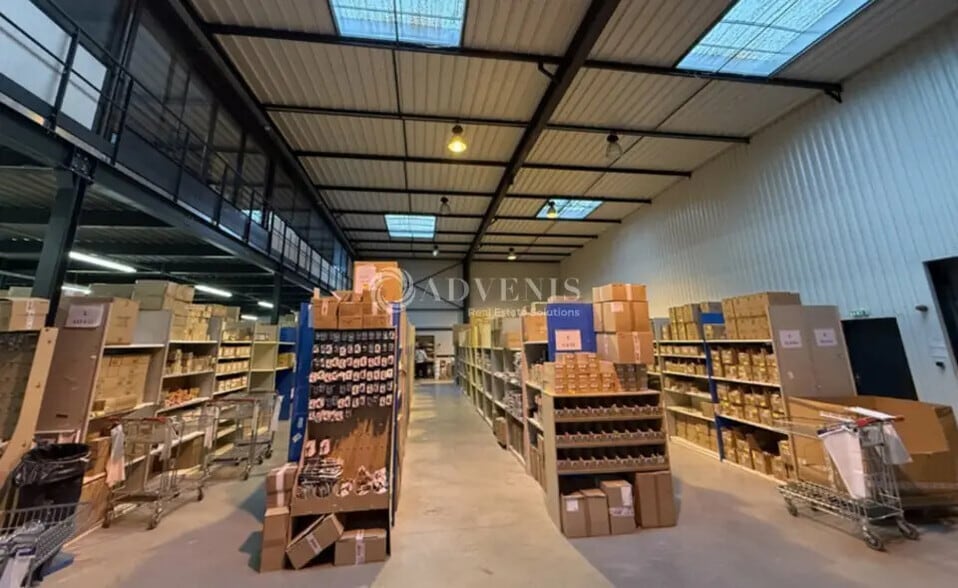 Local d’activités dans Fleurieux-sur-l'Arbresle à louer - Photo de l’immeuble – Image 1 sur 5