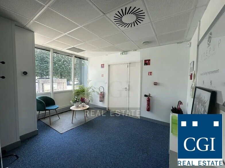 Bureau dans Eybens à louer - Photo de l’immeuble – Image 2 sur 8