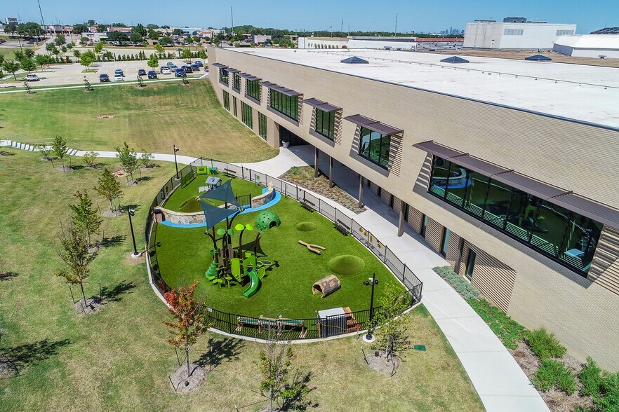 3662 W Camp Wisdom Rd, Dallas, TX à louer - Photo de l’immeuble – Image 2 sur 20