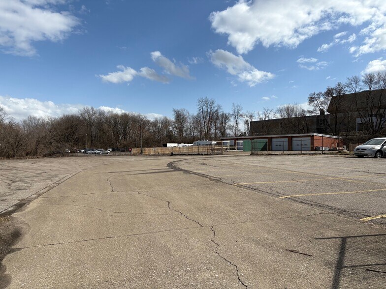 1011 Gorge Blvd, Akron, OH à vendre - Photo de l’immeuble – Image 3 sur 18