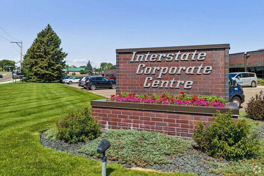 550-600 County Road D W, New Brighton, MN à louer - Photo de l’immeuble – Image 2 sur 13