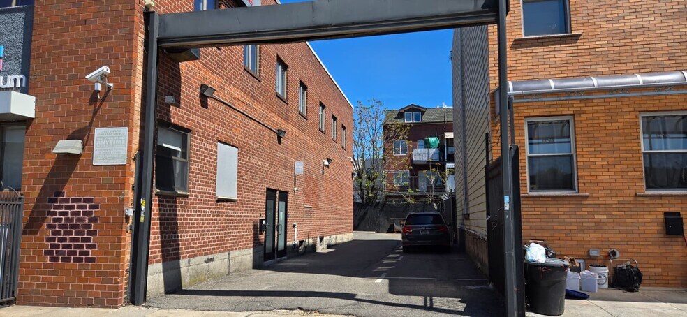 1333 60th St, Brooklyn, NY à vendre - Photo de l’immeuble – Image 3 sur 25