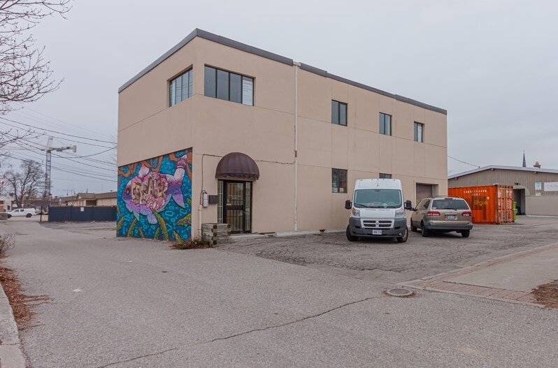 151 Brock St N, Whitby, ON à louer - Photo principale – Image 1 sur 34