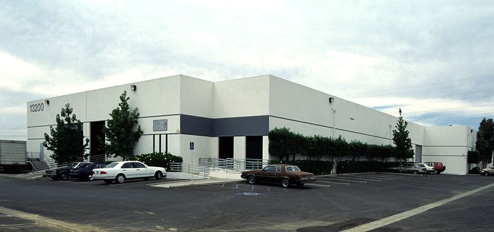 13200 Estrella Ave, Gardena, CA à louer - Photo principale – Image 1 sur 8