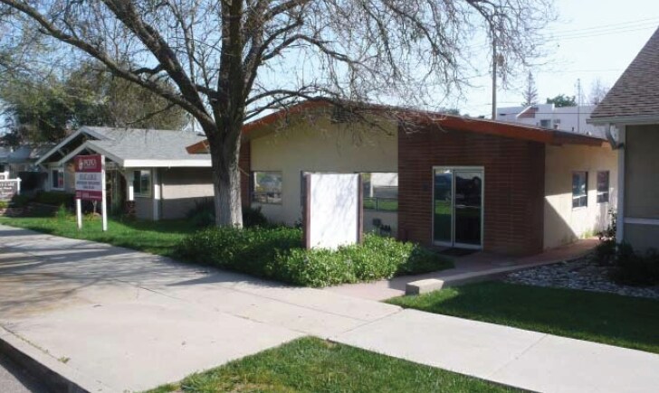 1030 Vine St, Paso Robles, CA à louer Photo principale– Image 1 sur 2