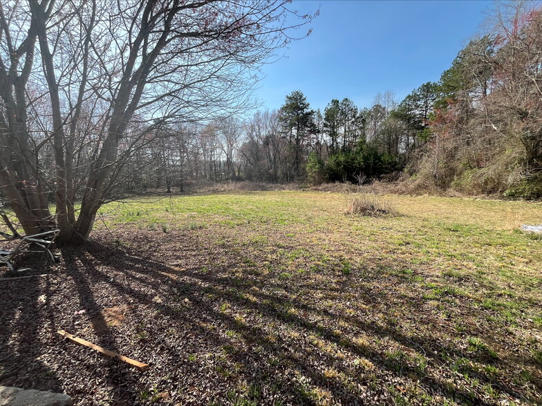 136 E NC 67 Highway Byp, East Bend, NC à vendre - Photo de l’immeuble – Image 3 sur 9