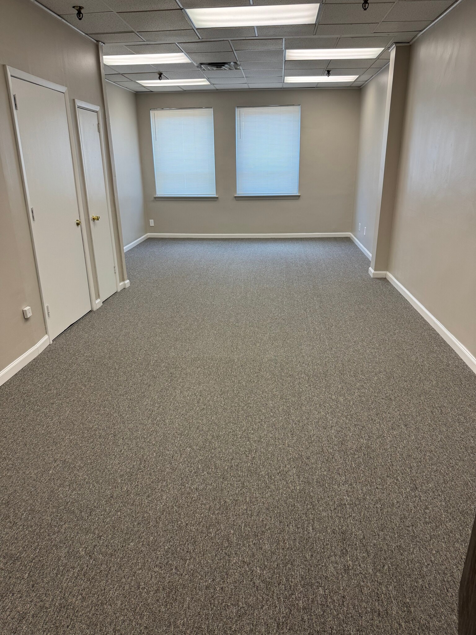 570 N Broad St, Elizabeth, NJ à louer Photo intérieure– Image 1 sur 3
