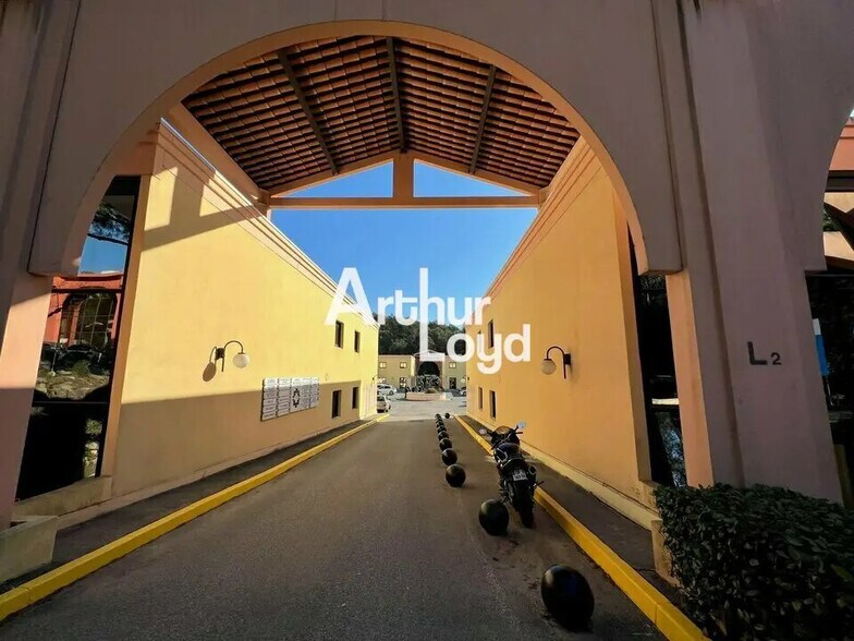 Bureau dans Valbonne à louer - Photo de l’immeuble – Image 3 sur 7