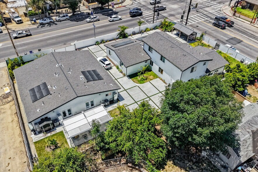18853 Saticoy St, Reseda, CA à vendre - Photo de l’immeuble – Image 2 sur 24