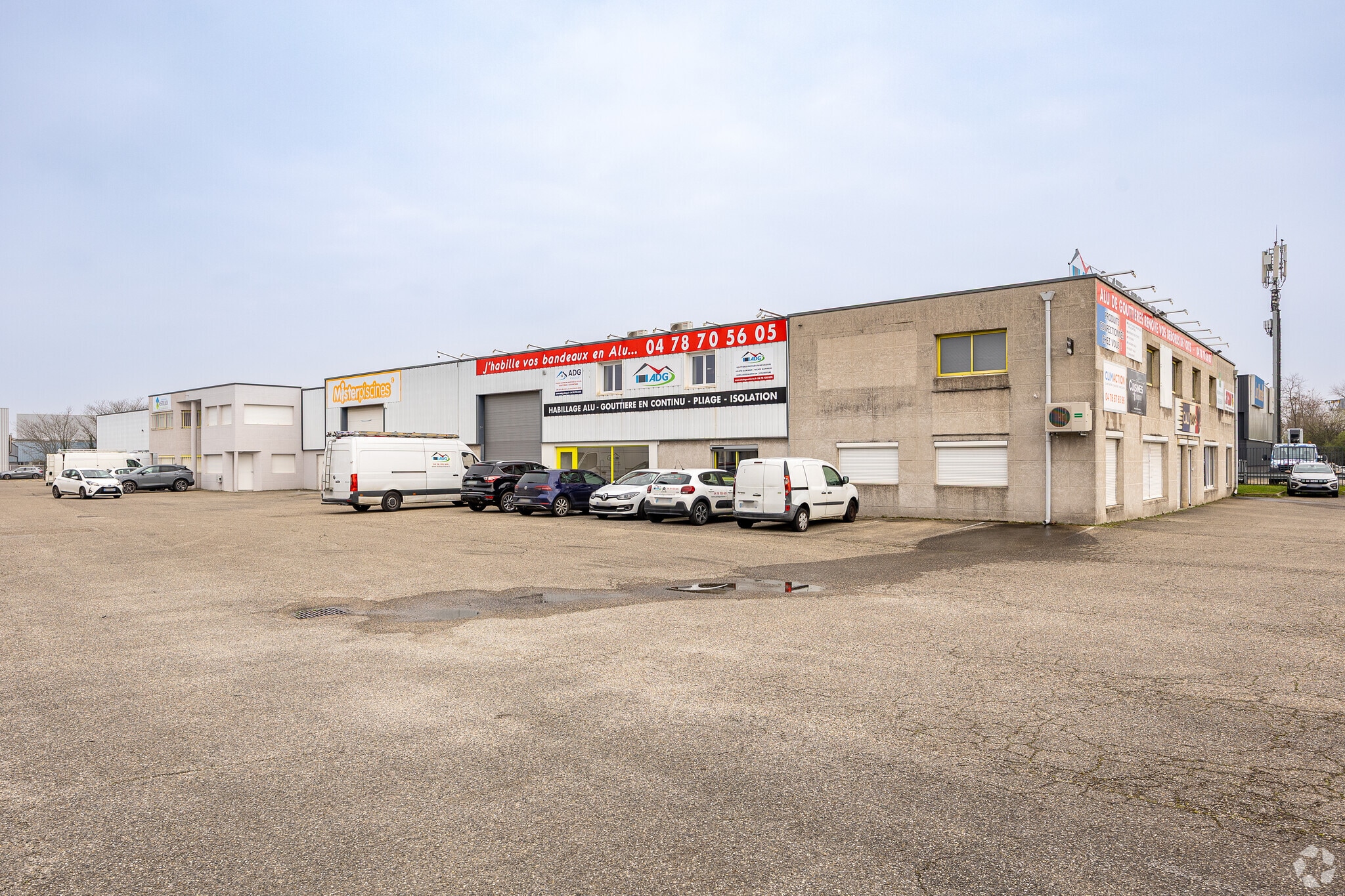 Local d'activités dans Chassieu à vendre Photo principale– Image 1 sur 3