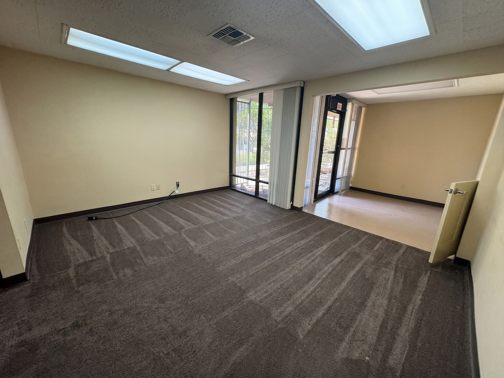 1219 W Mahalo Pl, Compton, CA à louer Photo intérieure– Image 1 sur 3