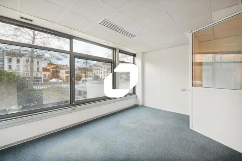 Bureau dans Ivry-sur-Seine à louer - Photo de l’immeuble – Image 2 sur 70