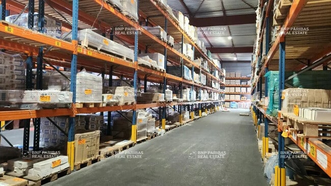 Plus de détails pour Local d'activités à louer