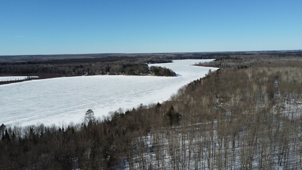 5451 Pier Lake rd, Tripoli, WI à vendre - Photo de l’immeuble – Image 3 sur 11