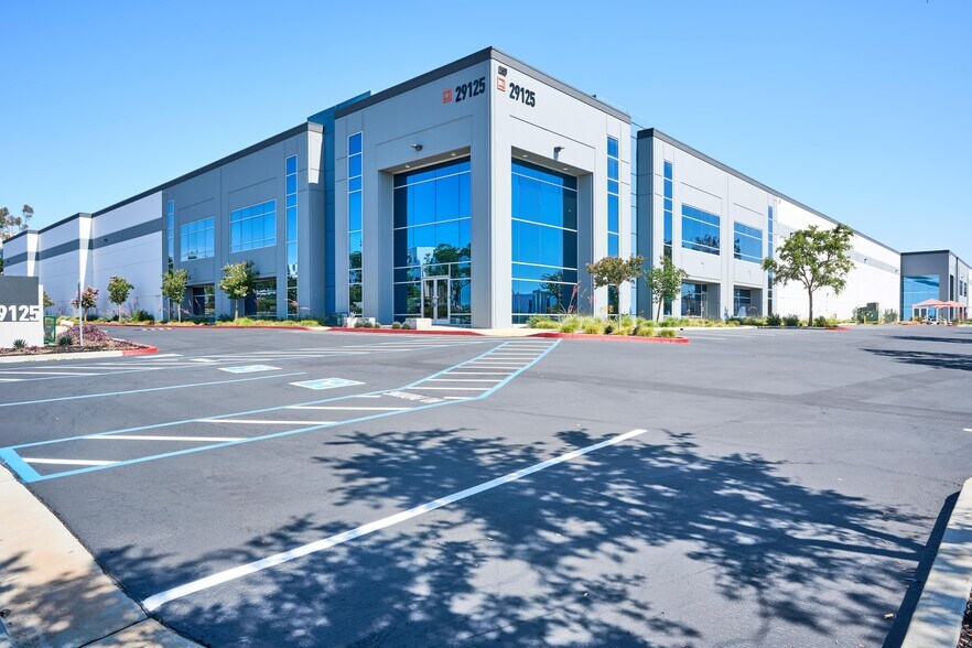 29125 Avenue Paine, Valencia, CA à louer - Photo de l’immeuble – Image 1 sur 7