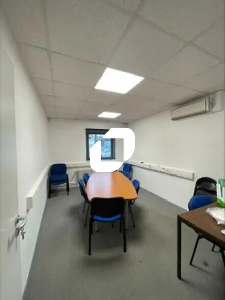 Bureau dans Échirolles à louer - Photo de l’immeuble – Image 2 sur 4