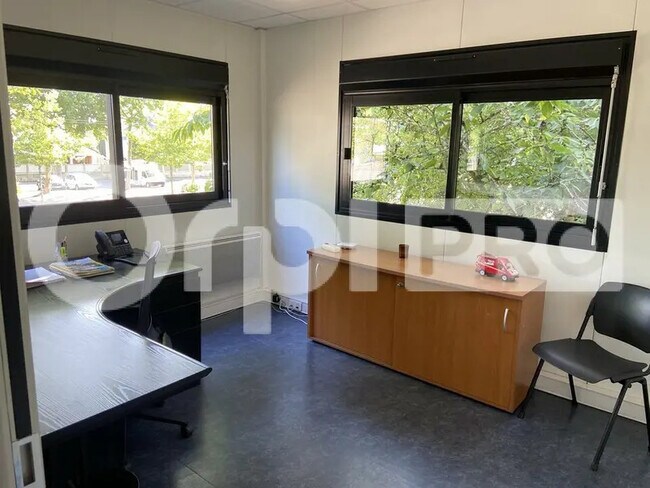 Plus de détails pour Bureau à louer