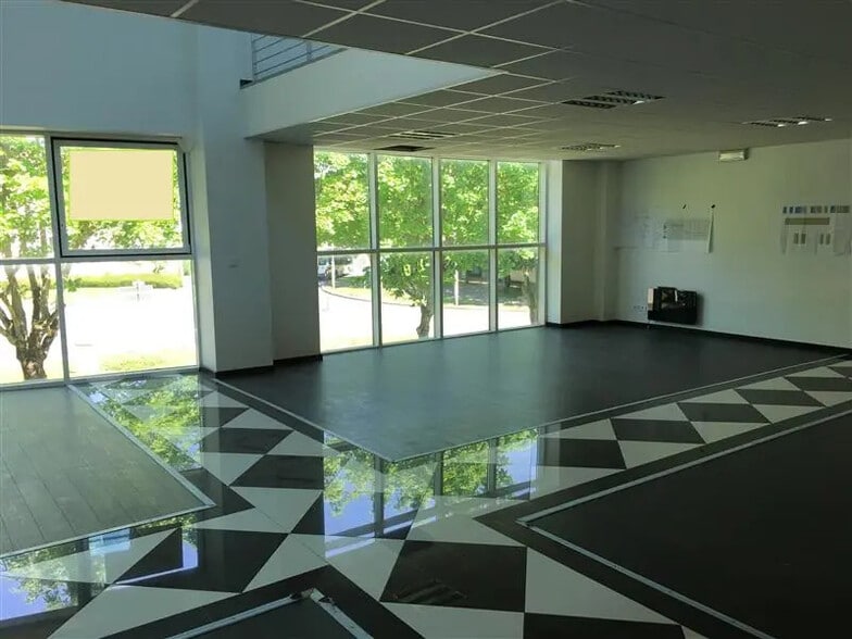 Bureau dans Torcy à louer - Photo de l’immeuble – Image 1 sur 9