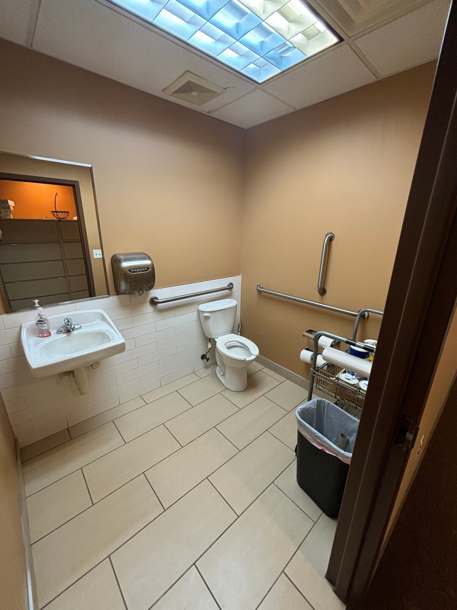 15 Newark Ave, Belleville, NJ à louer Photo principale– Image 1 sur 9