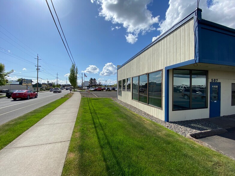 587 SW Baseline St, Hillsboro, OR à louer - Photo de l’immeuble – Image 2 sur 10