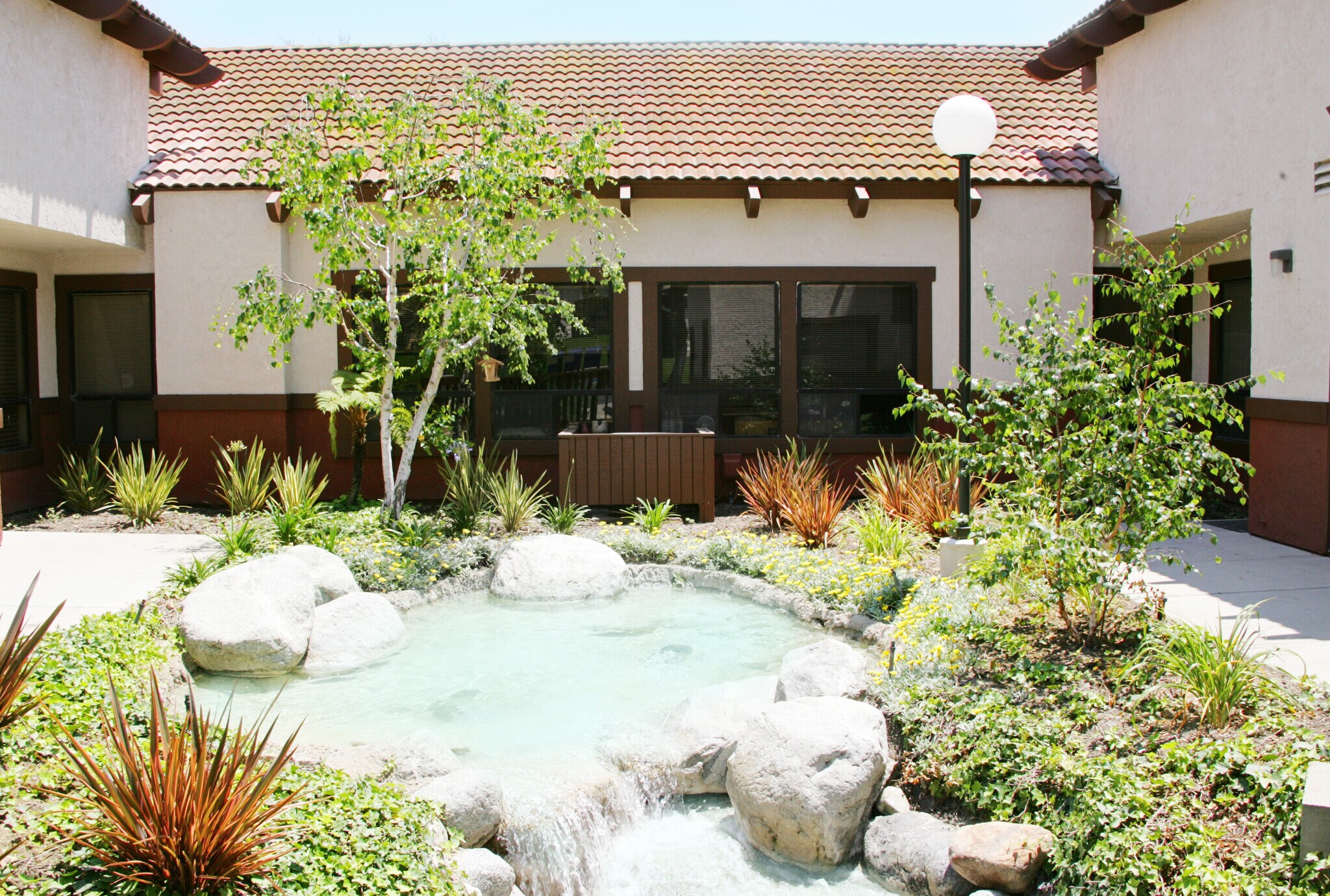 1765 Goodyear Ave, Ventura, CA à louer Photo principale– Image 1 sur 14