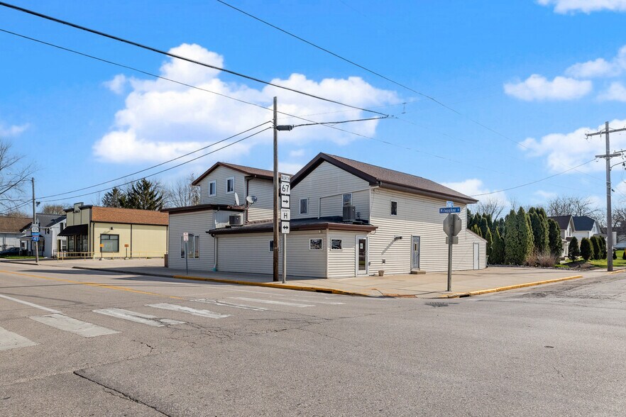 504 Milwaukee St, Lomira, WI à vendre - Photo principale – Image 1 sur 50
