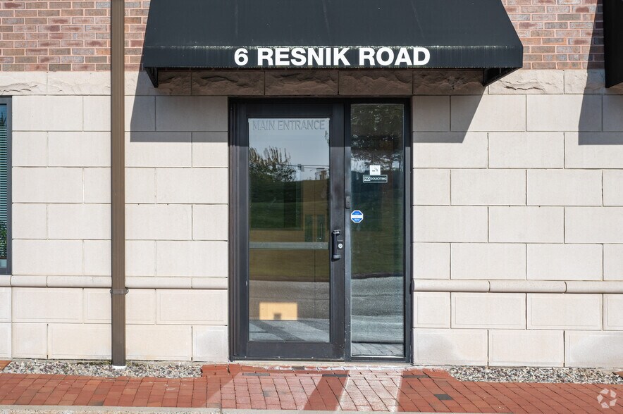 6 Resnik Rd, Plymouth, MA à louer - Photo de l’immeuble – Image 3 sur 10