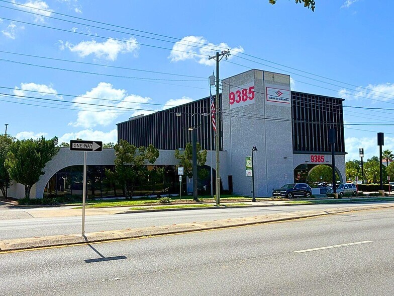 9385 N 56th St, Temple Terrace, FL à vendre - Photo de l’immeuble – Image 2 sur 2