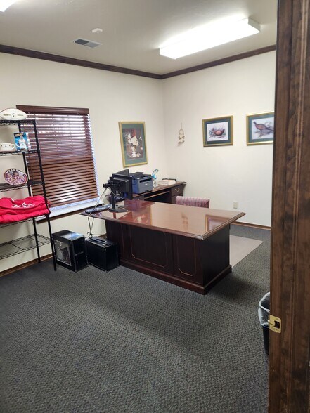 27 E Ayers St, Edmond, OK à louer - Photo de l’immeuble – Image 3 sur 13