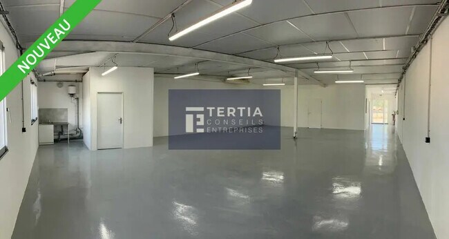 Plus de détails pour Local d'activités à louer