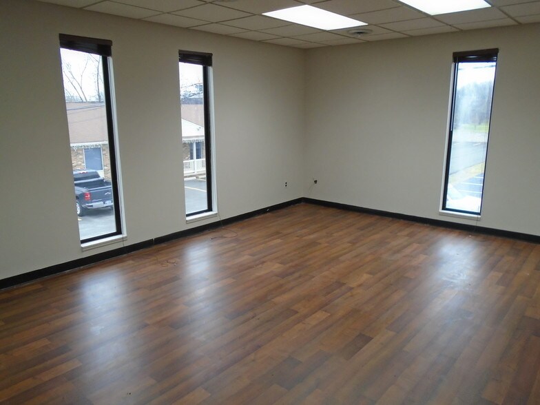 36358-36380 Garfield Rd, Clinton Township, MI à vendre - Photo intérieure – Image 3 sur 12