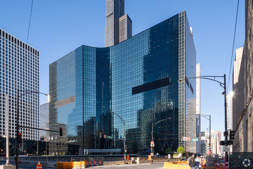 300 S Riverside Plz, Chicago, IL à louer - Photo de l’immeuble – Image 2 sur 54