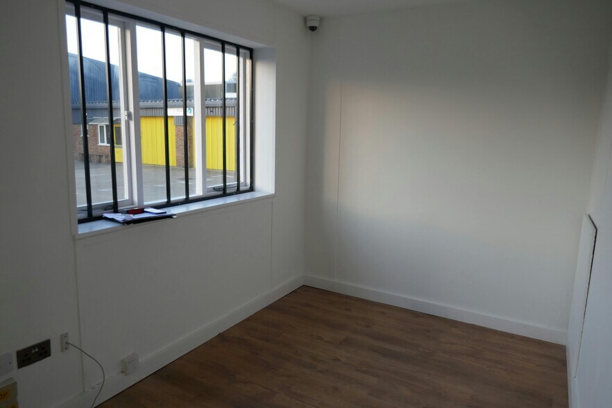 River Way, Harlow à louer - Photo de l’immeuble – Image 3 sur 3