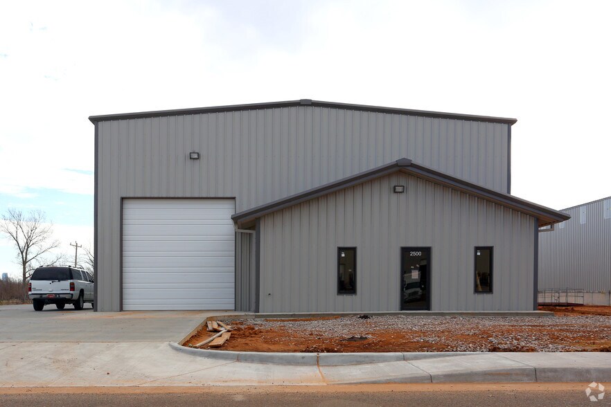 2500 S Vermont Ave, Oklahoma City, OK à louer - Photo de l’immeuble – Image 3 sur 19